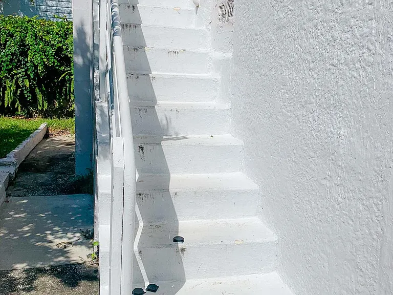 411 N Oleander Ave #5 — Photo 3