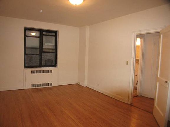 5th image of 246 E 46th St APT 4F