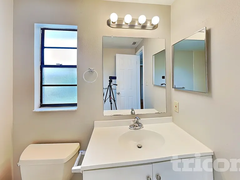 1311 Corner Oaks Dr — Photo 8