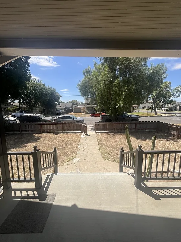 2 bed, 1.0 bath, 944 sqft, $1,700 — Photo 4