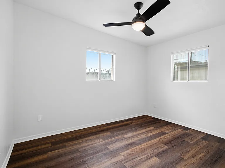 1614 E Roma Ave — Photo 18