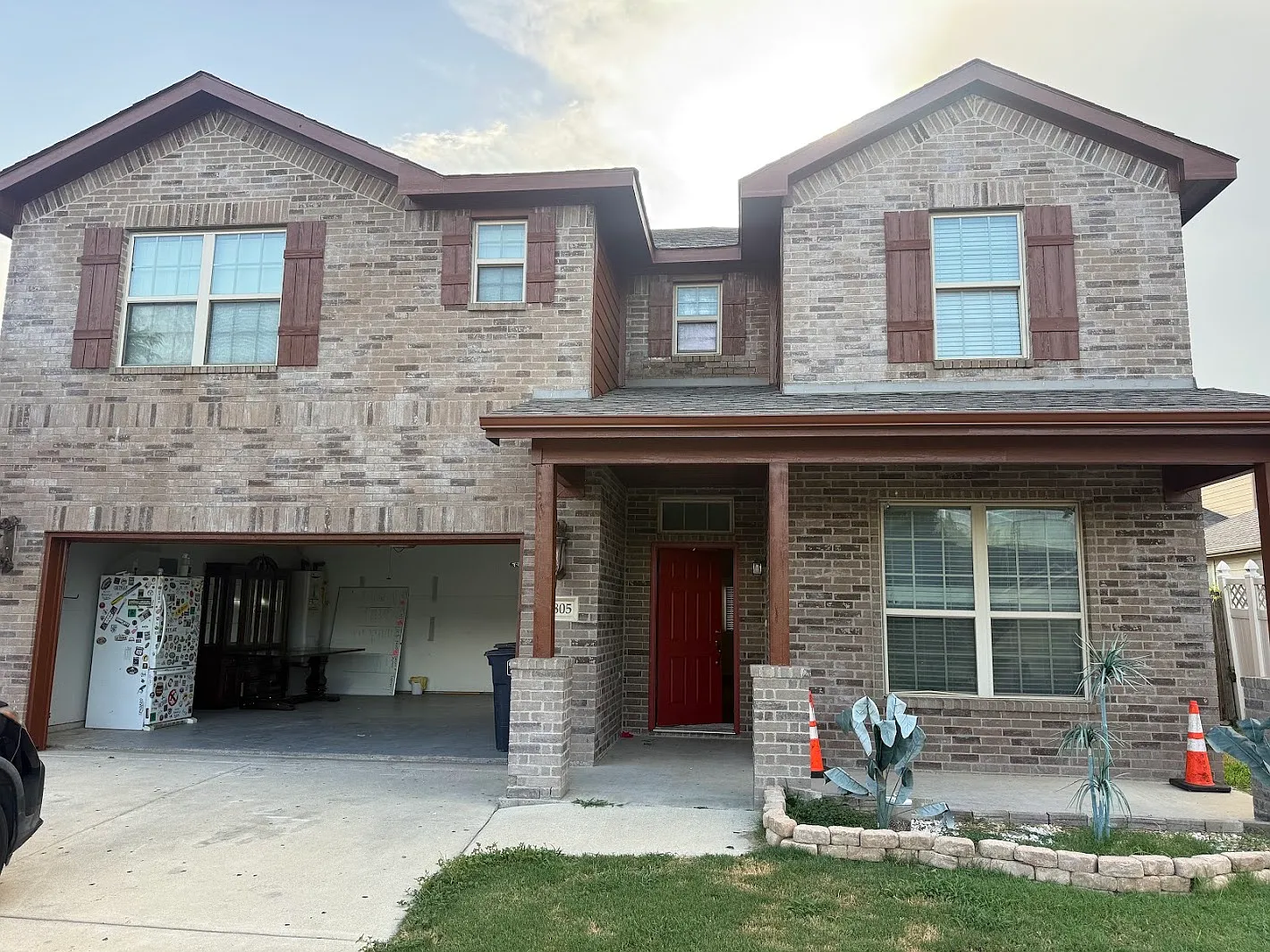 4 bed, 2305 sqft, $2,500 — Photo 1