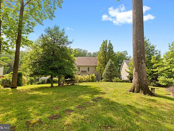 2nd image of 4405 Weyburn Dr