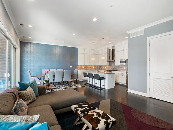 5th image of 4806 N Clark St Unit 203