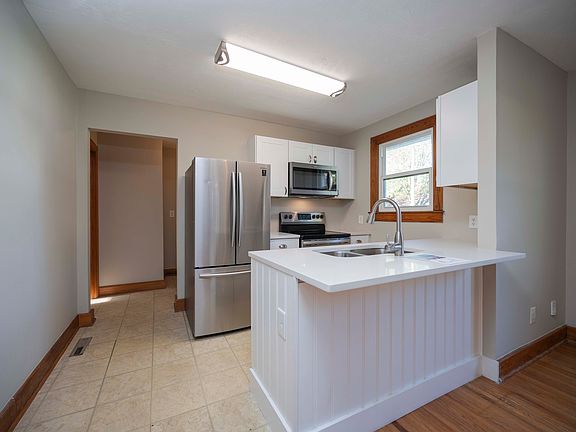 5th image of 1014 Leaf Ave