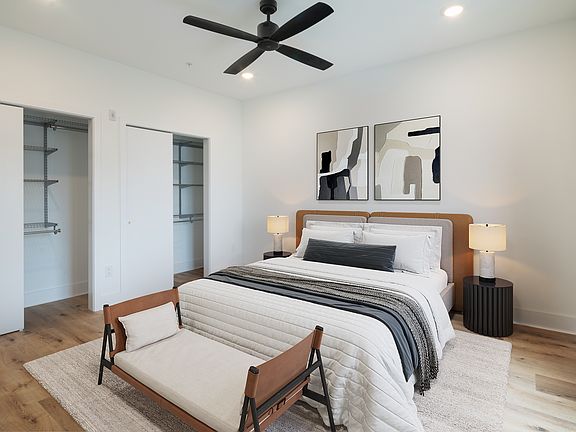 5th image of 2621 W Oxford St Unit 203