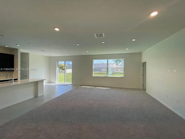 2133 SE Flanders Rd — Photo 3