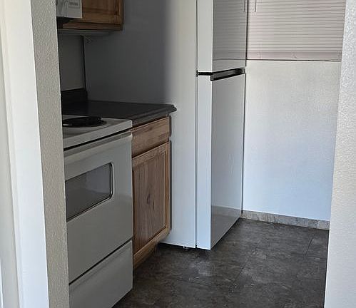 2nd image of 3146 Lakeside Dr APT 301