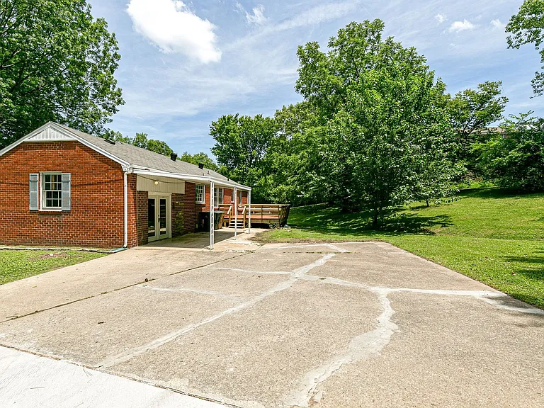 4824 Lynn Dr — Photo 22