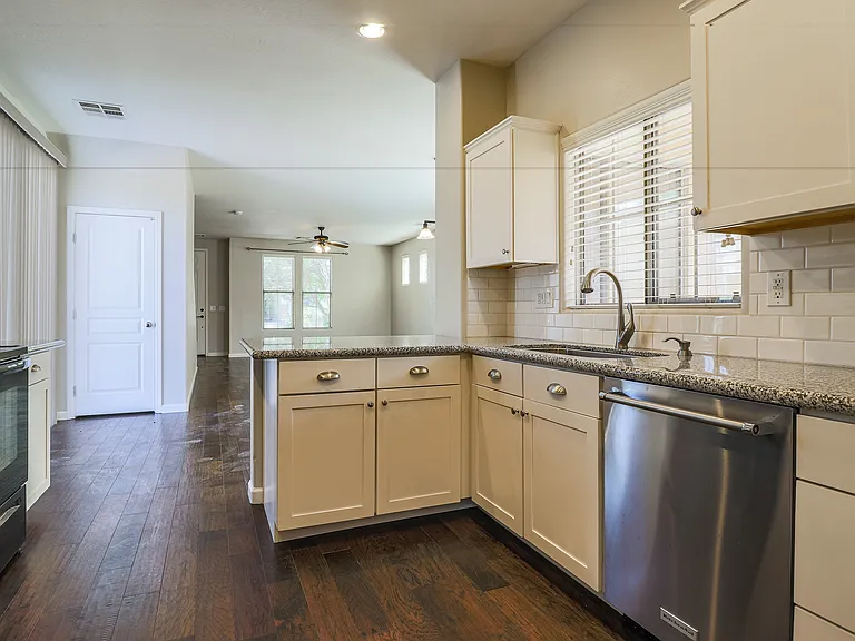 15304 W Wethersfield Rd — Photo 11