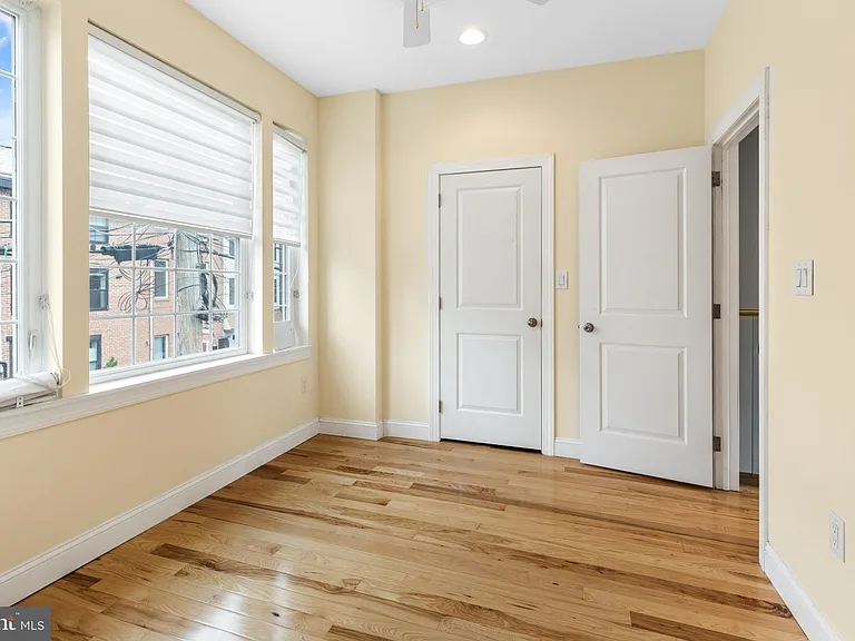 724 E Thompson St — Photo 21