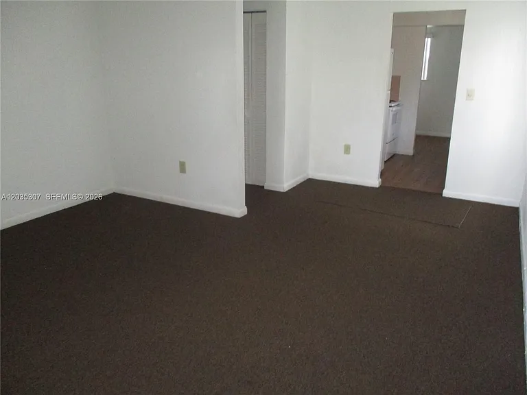 10622 SW 174th Ter — Photo 3