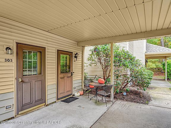 3rd image of 302 Owls Nest Ct