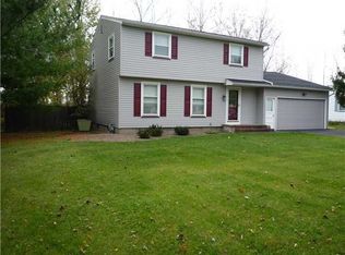 35 Sand Pebble Dr, Rochester, NY 14624