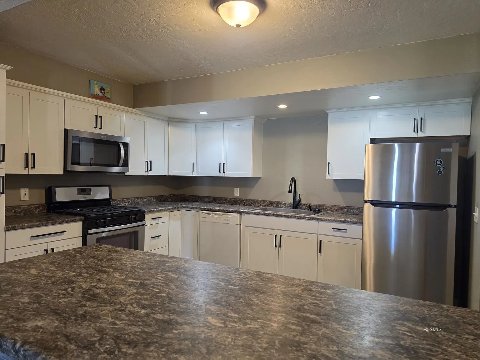 4 bed, 1288 sqft, $1,800 — Photo 2
