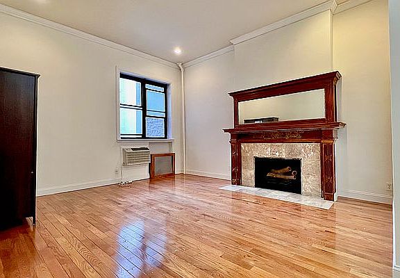2nd image of 11 E 66th St APT 3B