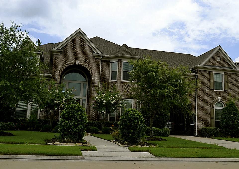 Located in the prestigious neighborhood of Telfair. Minutes away from hwy59 and Town Center.