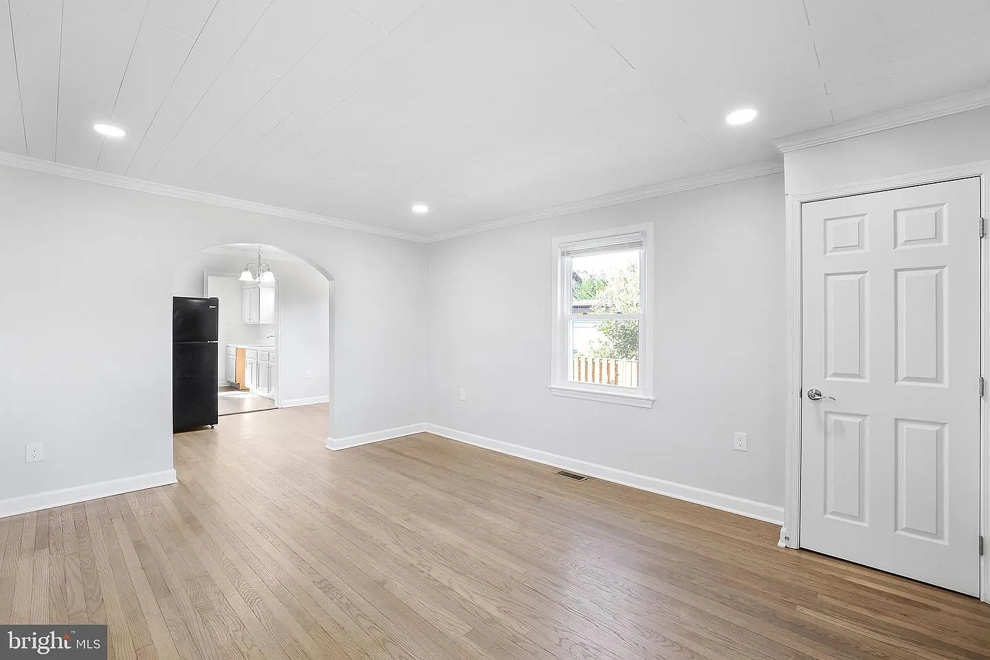 4 bed, 2190 sqft, $3,900 — Photo 2