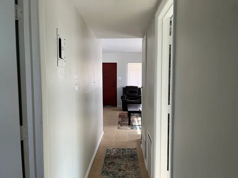 large and Updated 776 SF 1 Bedroom just 4 Blocks From UNM — Photo 10