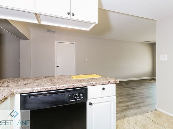 4th image of 3068 N 87th Ave
