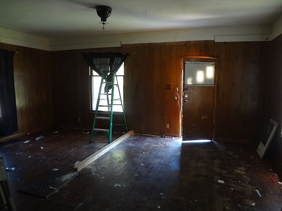 2nd image of 433 NE Wilson Ave