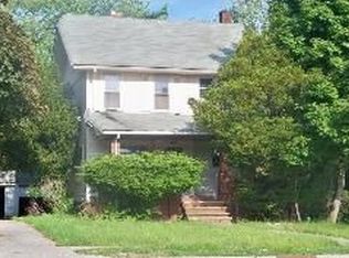 1570 S Taylor Rd, Cleveland Heights, OH 44118