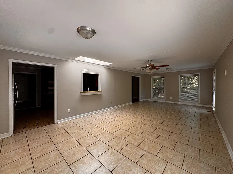 2305 Mirror Lake Dr — Photo 13