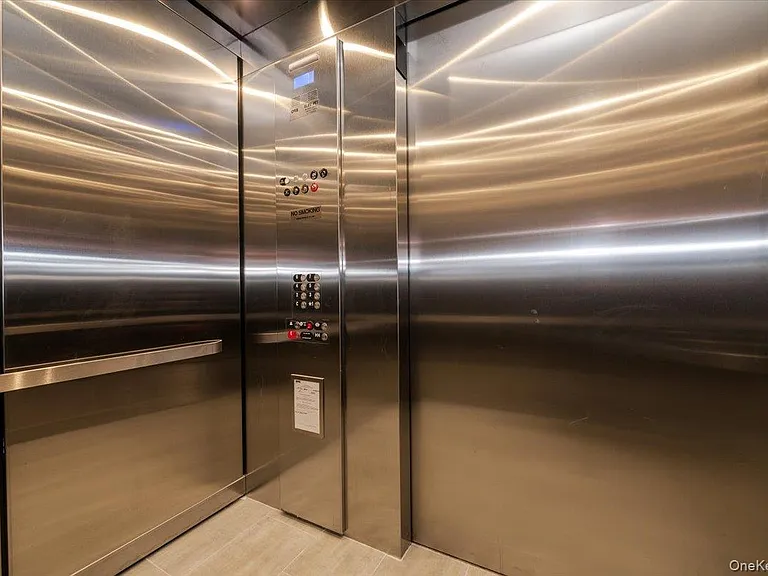 2115 Burr Ave #5D — Photo 3