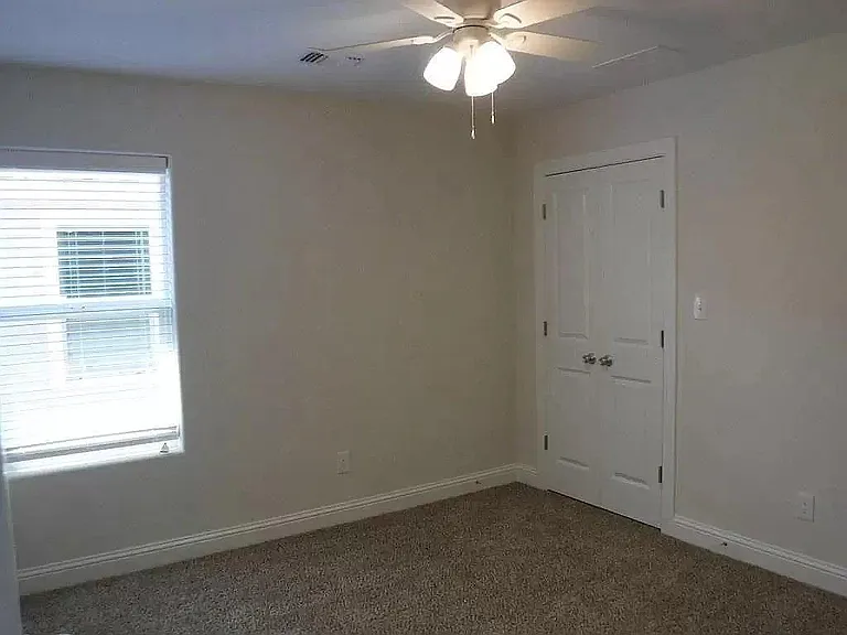 812 N Broughton St — Photo 11