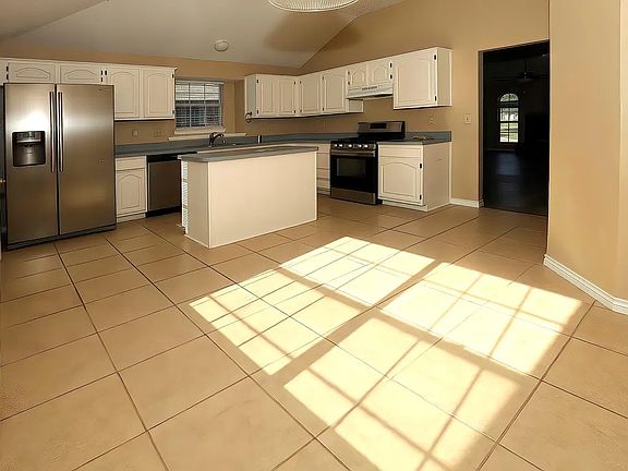 3rd image of 2113 Wisteria Ct
