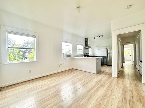 3rd image of 400 1/2 N Avenue 54