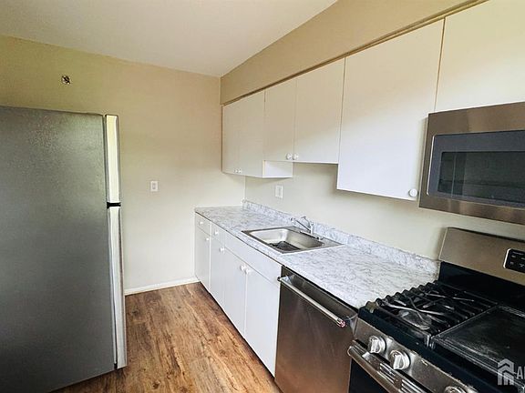 2nd image of 72 Fox Rd APT 1B