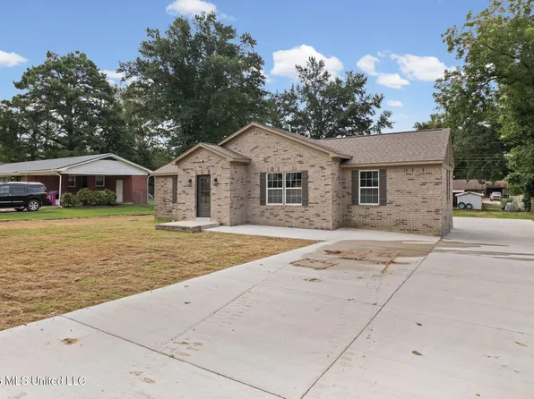 709 Coleman Ave, Holly Springs, MS 38635