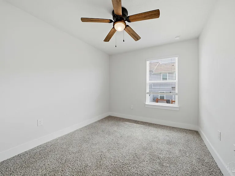 9422 Nature Creek Ln — Photo 18
