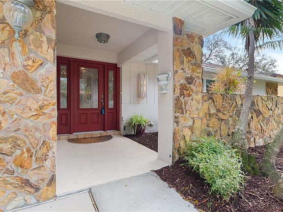 2nd image of 136 Mayfair Cir W