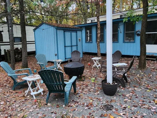 111 Owego Ln, Shohola, PA 18458