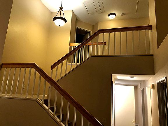 3rd image of 927 E Commonwealth Ave