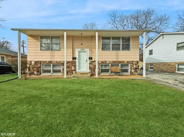 2528 Linden Ave, Waukegan, IL 60087