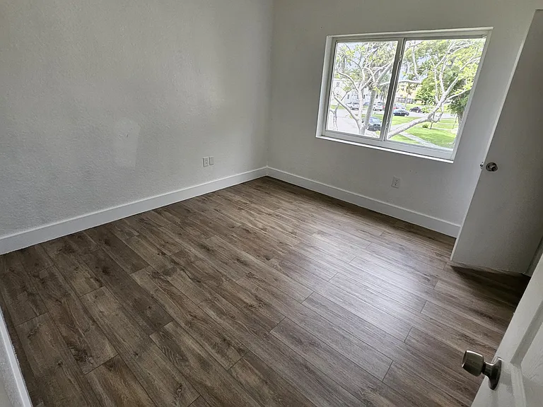 450 NW 84th St #1 — Photo 15