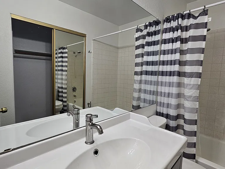 1961 N Hartford St #1021 — Photo 24