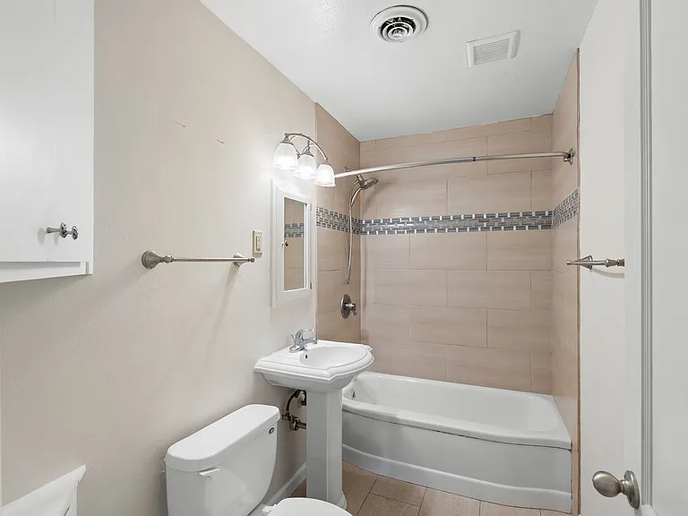 5259 N Oberlin St — Photo 9