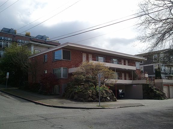 2nd image of 103 E Lynn St APT 102