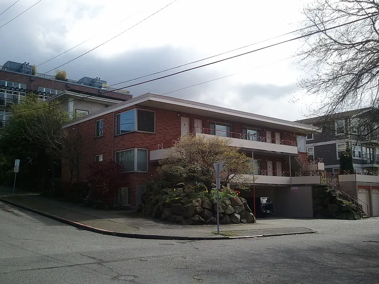 103 E Lynn St #102 — Photo 2