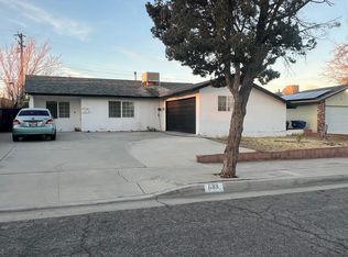 633 E Oldfield St, Lancaster, CA 93535