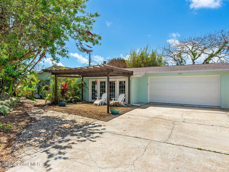 1st image of 207 Pine Tree Dr