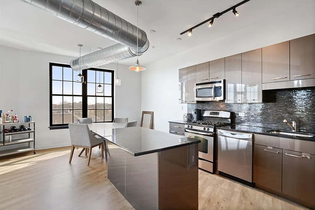 1 bed, 1.0 bath, 1320 sqft, $3,000 — Photo 4