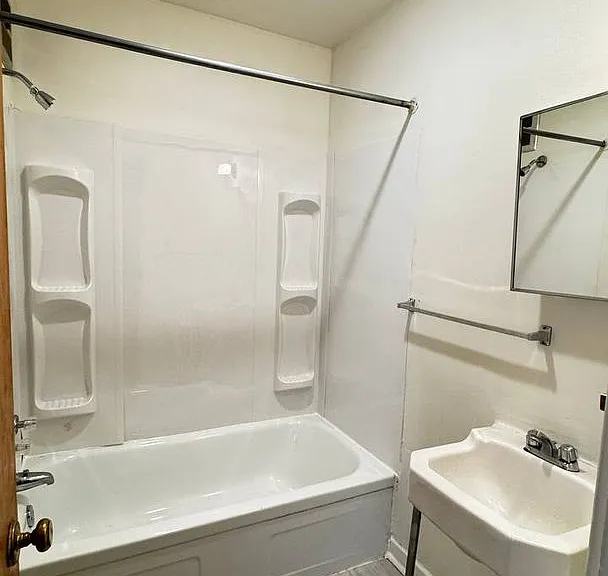 2826 Clermont Ave — Photo 3