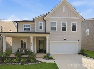 8226 Franklin Trail St, Charlotte, NC 28227