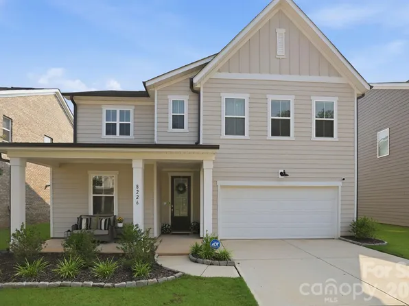 8226 Franklin Trail St, Charlotte, NC 28227