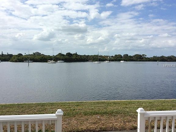 3rd image of 3853 Pompano Dr SE